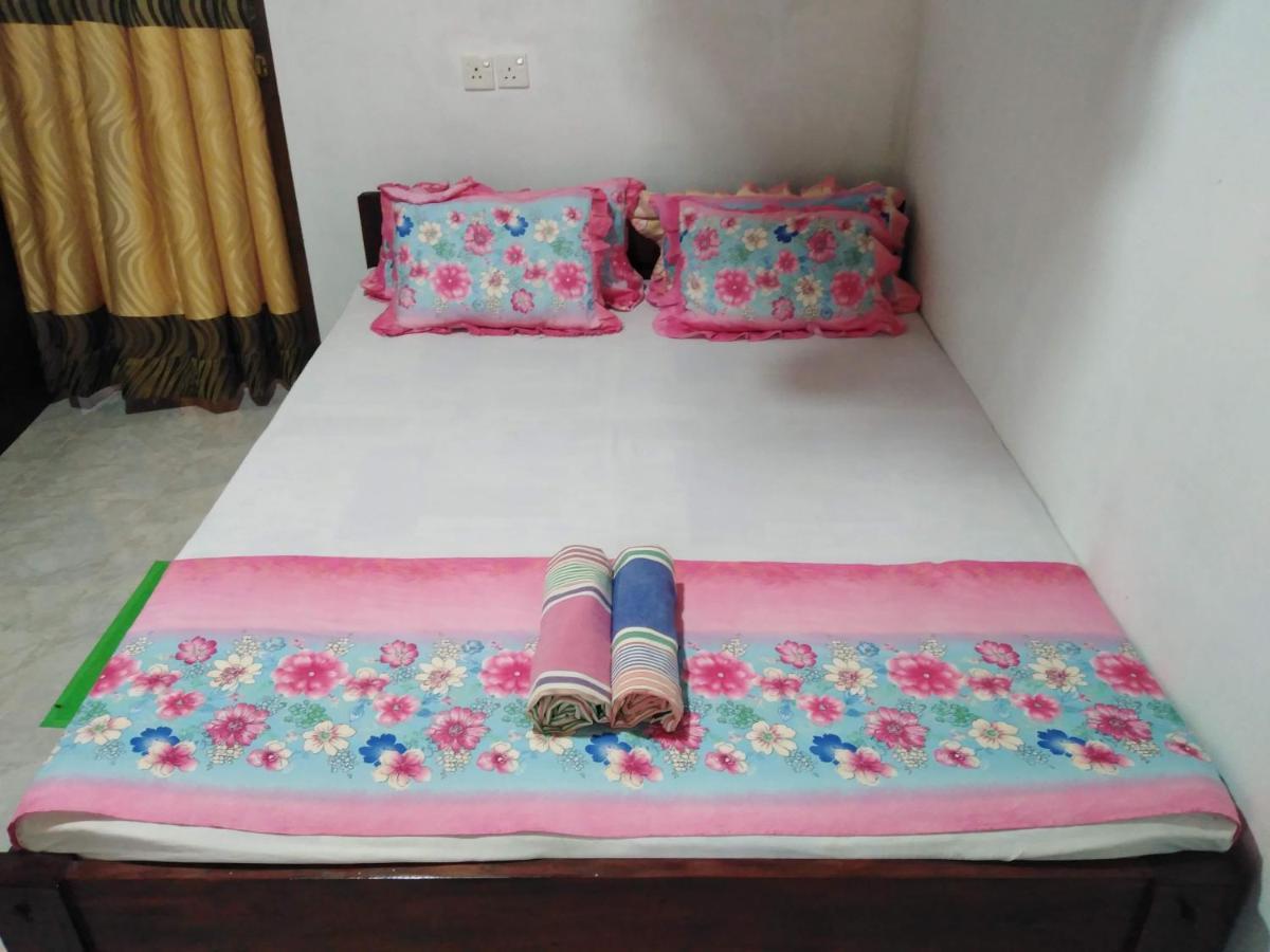 Deniyaya Guest House Стая снимка